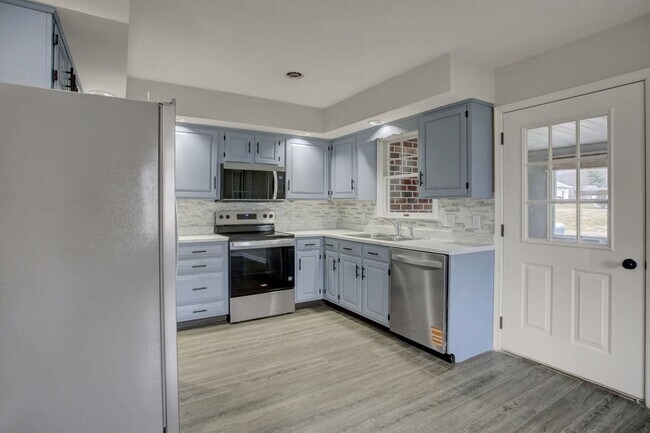 Foto del edificio - 2367 McCleary Dr