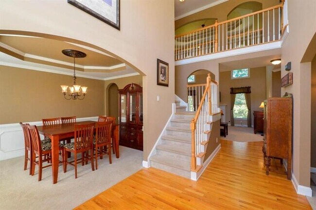 Building Photo - 737 Glen Valley Way