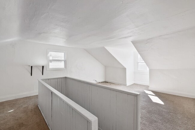 Foto del edificio - 2 bed 1 bath - great location, spacious, l...