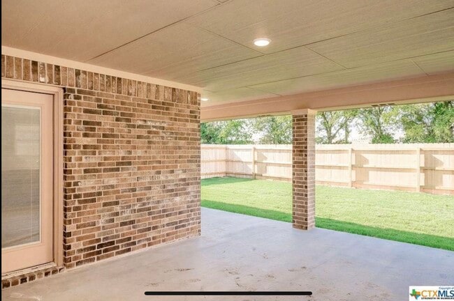 Foto del edificio - 2613 Crystal Ann Dr