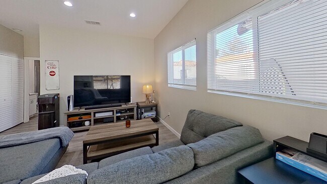 Foto del edificio - 4929 College Ave