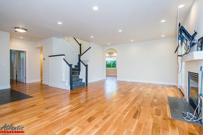 Foto del edificio - Gorgeous Mountain View Home Near Downtown