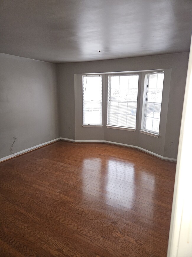 Master bedroom - 2071 Alice Ave