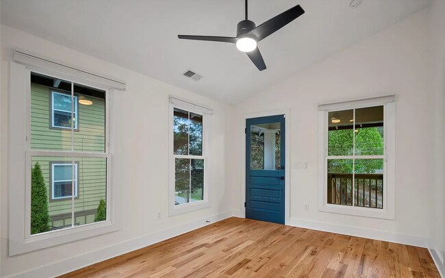 Building Photo - Stunning Home for Rent Minutes from Biltmo...