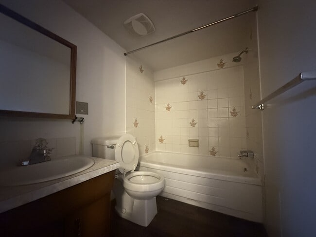 Building Photo - 1086 W 10th Ave