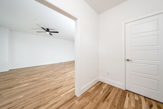 Foto del edificio - 3815 Lands End Ct