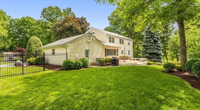 Building Photo - "Coming Soon" Beautiful 4Bd + 2.5Ba + 2 Ca...