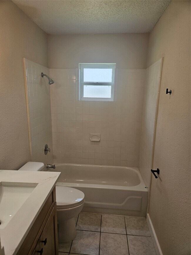 Foto del edificio - 4920 Deerwood Cir