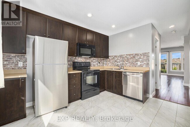 Building Photo - 250 Shanly Private