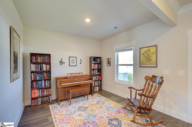 Foto del edificio - 542 Silverado Ave