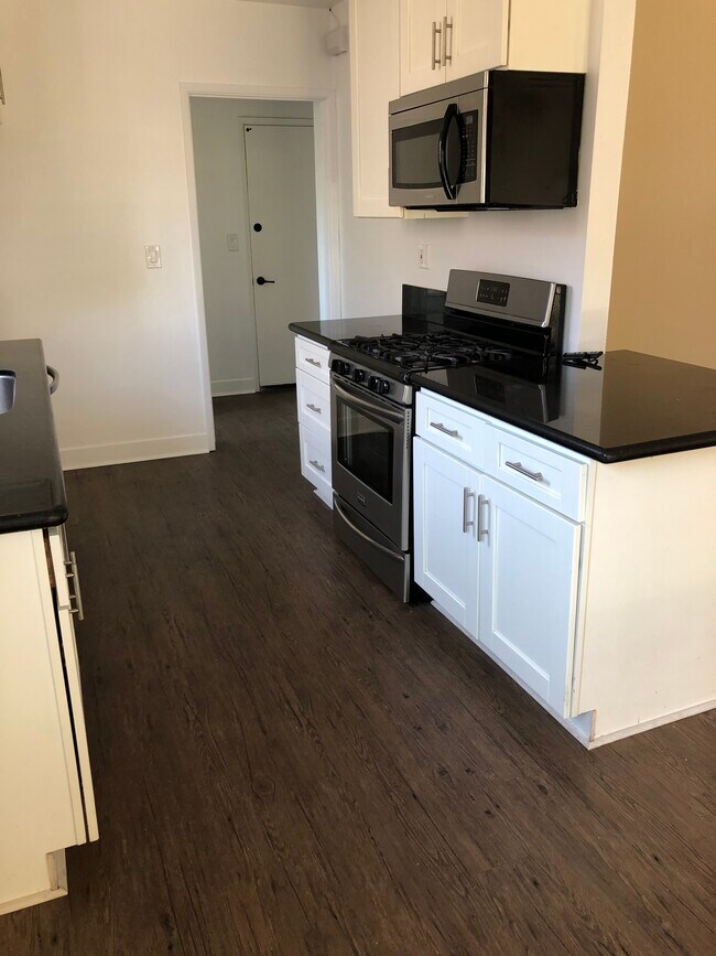 Kitchen - 4402 Highgrove Ave