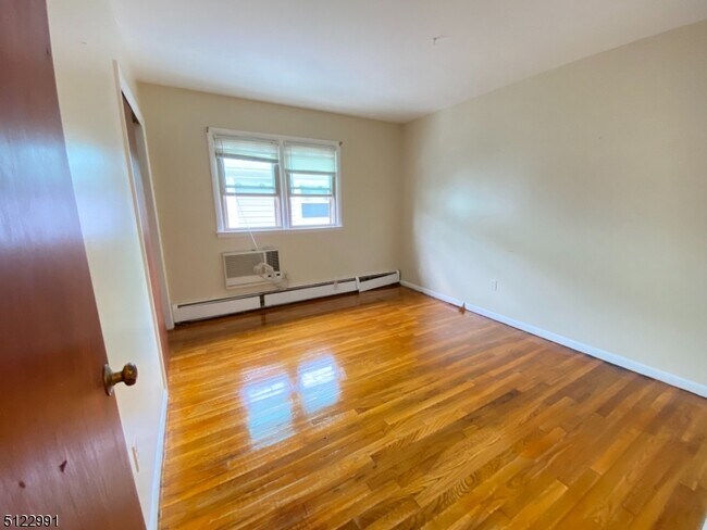 Building Photo - 14 Hausmann Ct