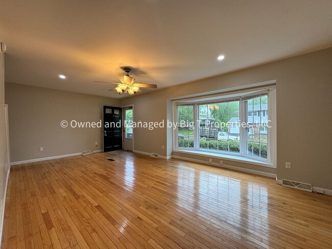 Building Photo - Cute Single Family in Established Claymont...