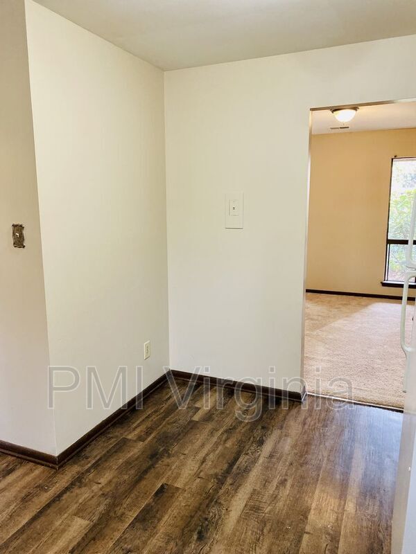 Building Photo - 1474 E Tanners Creek Dr