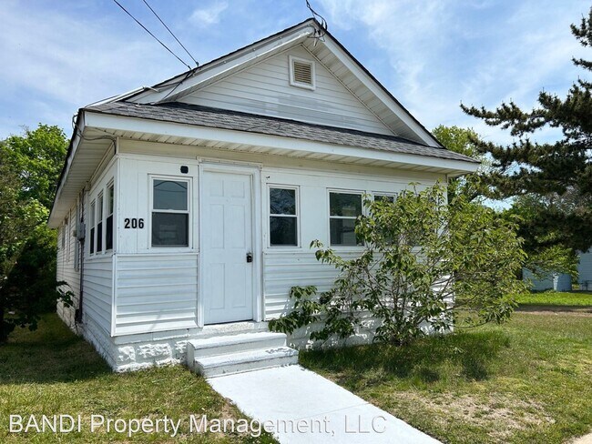 Building Photo - 3 br, 1 bath House - 206 E Leeds Avenue