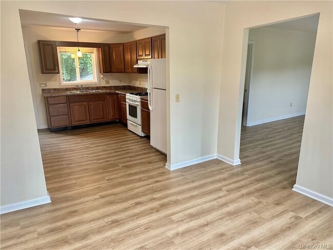 Building Photo - 2332 NY-300