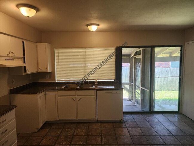 Building Photo - 1305 Whittenburg Dr