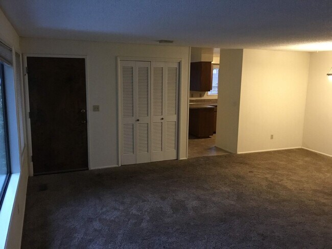 Foto del edificio - 3 bedroom 2 bathroom Duplex