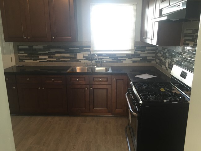 Cocina - 932 W Highland St