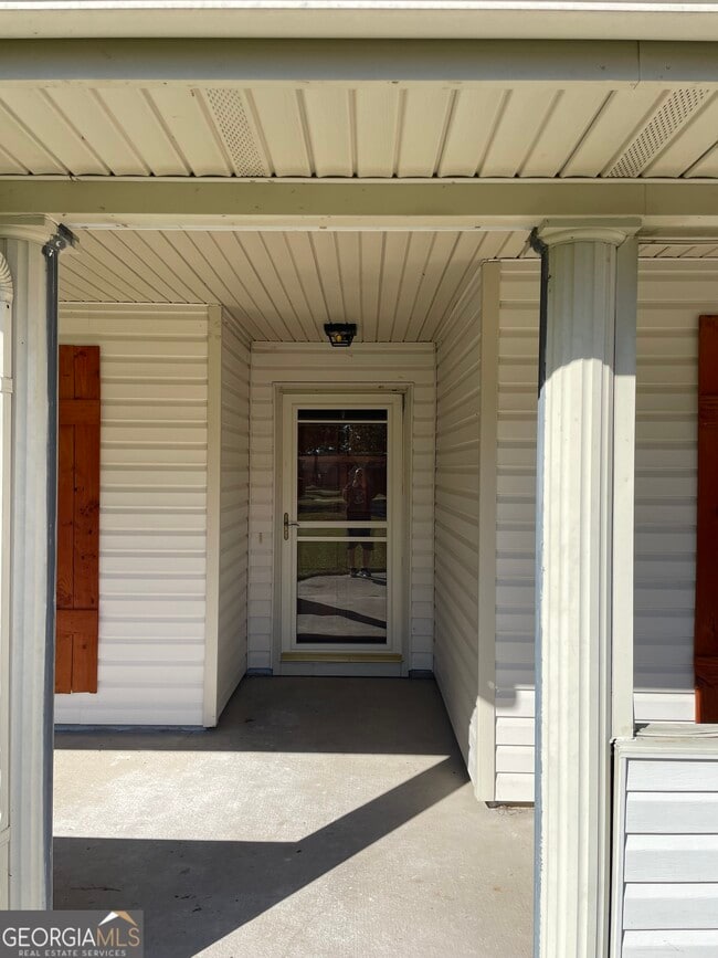 Building Photo - 211 N Woodvalley Dr