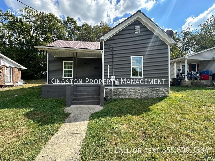 Primary Photo - Renovated 2 Bedroom Home Now Available! MO...