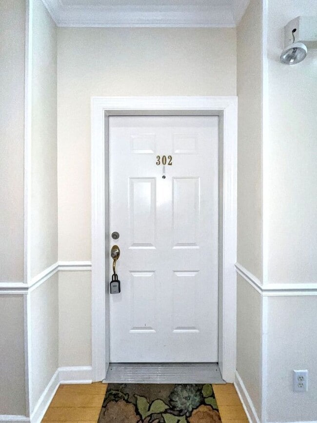Building Photo - Lovely 1 Bed & 1.5 Bath Condo in Nashville...