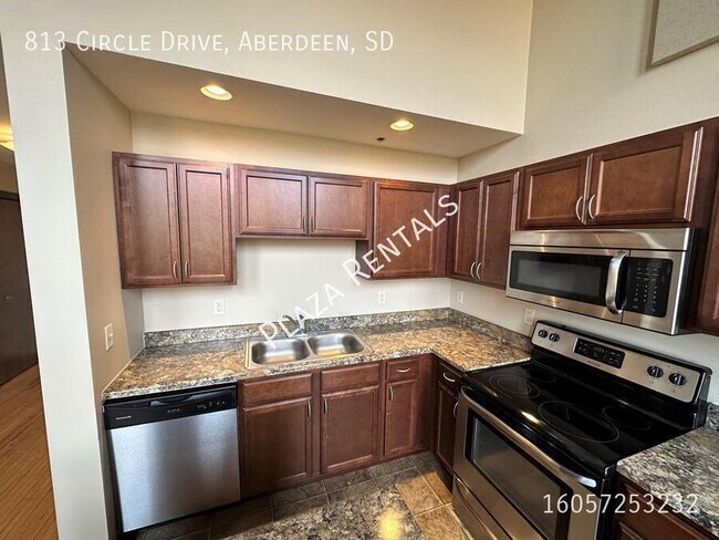 Building Photo - 214 S Kline St