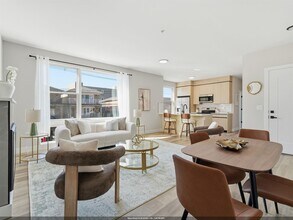 Building Photo - 304 61st St