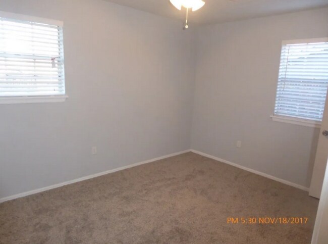 Foto del edificio - 4906 SE Trenton Rd