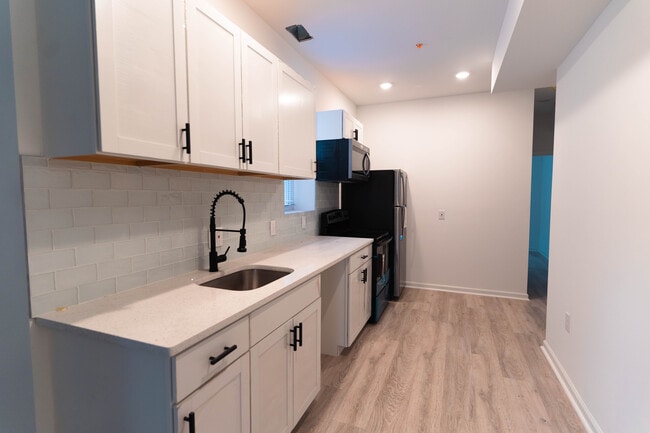 Building Photo - 848 N 41st St