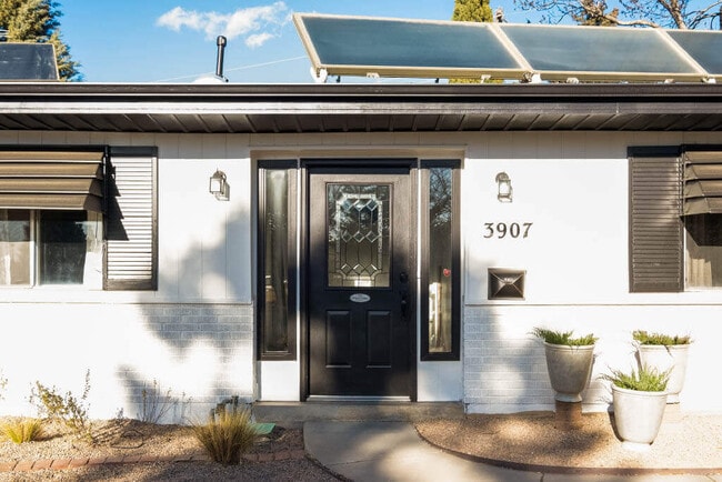 Building Photo - 3907 Solano Pl NE