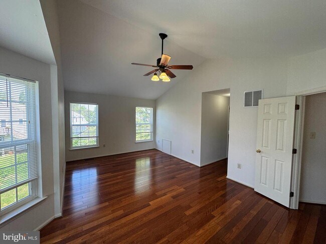 Foto del edificio - 1041 Greenes Way Cir