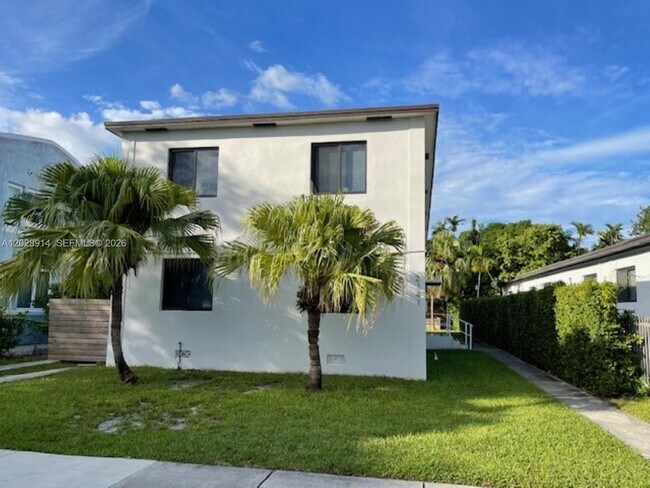 Building Photo - 2141 SW 14th Ter
