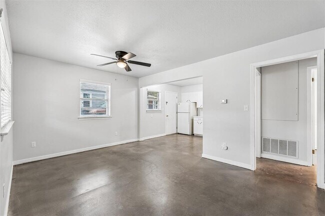 Foto del edificio - 528 N Beard Ave