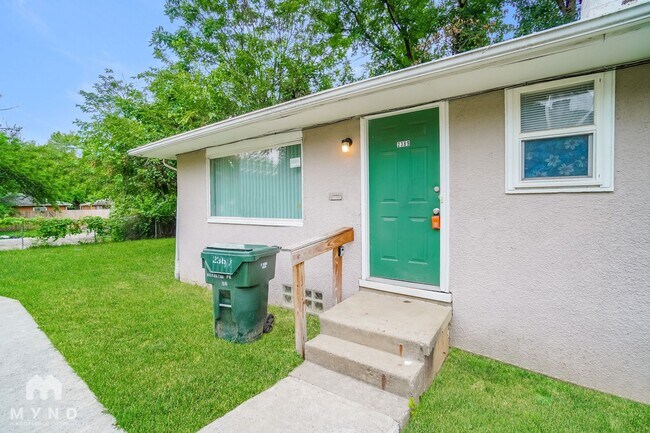 Foto del edificio - 2389 Hiawatha Park Dr