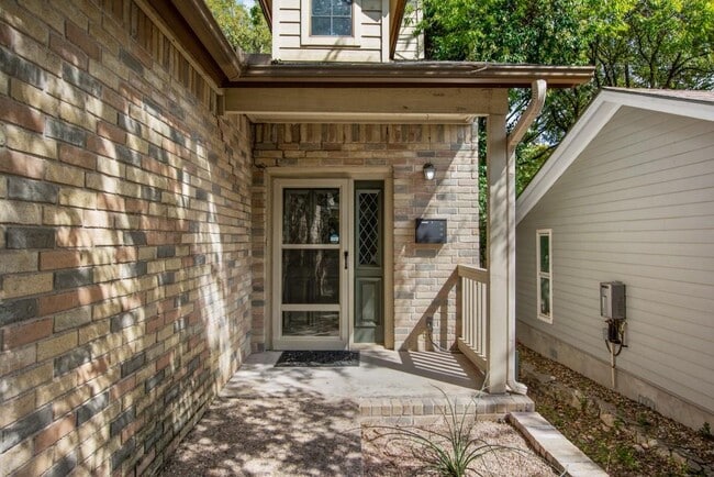 Building Photo - 2208 Indian Trail