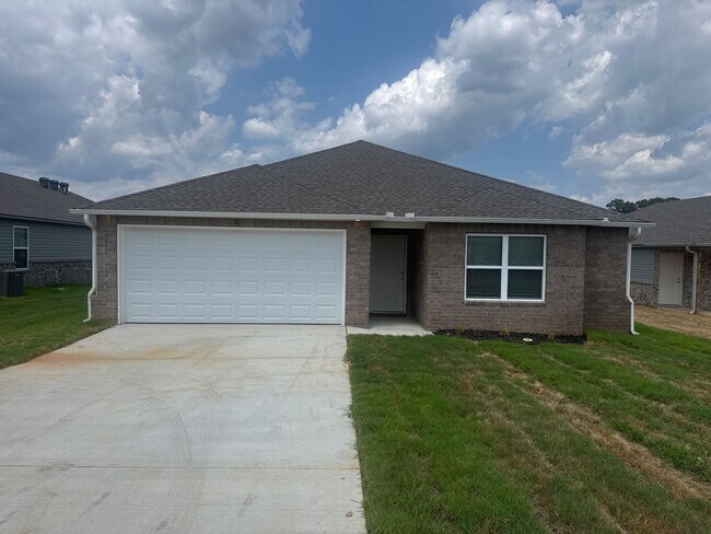 Foto del edificio - *FREE Rent + Amazon CASH!! * BRAND NEW Four Bedroom | Two Bathroom in Stagecoach Meadows