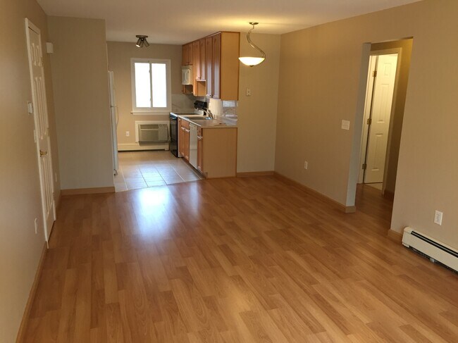 Building Photo - 82 S Maple St