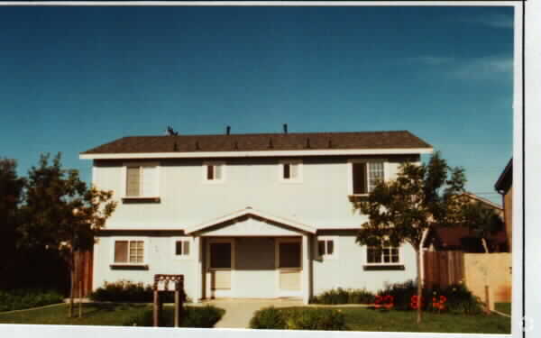 Building Photo - 5205-5207 Saviers Rd