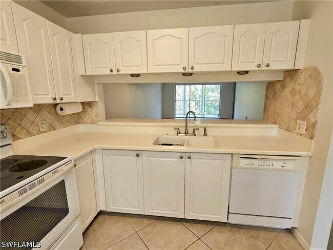 Foto del edificio - 3001 Sandpiper Bay Cir