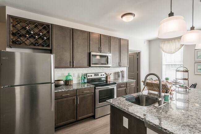 Foto del edificio - Village at Westland Cove Apartments
