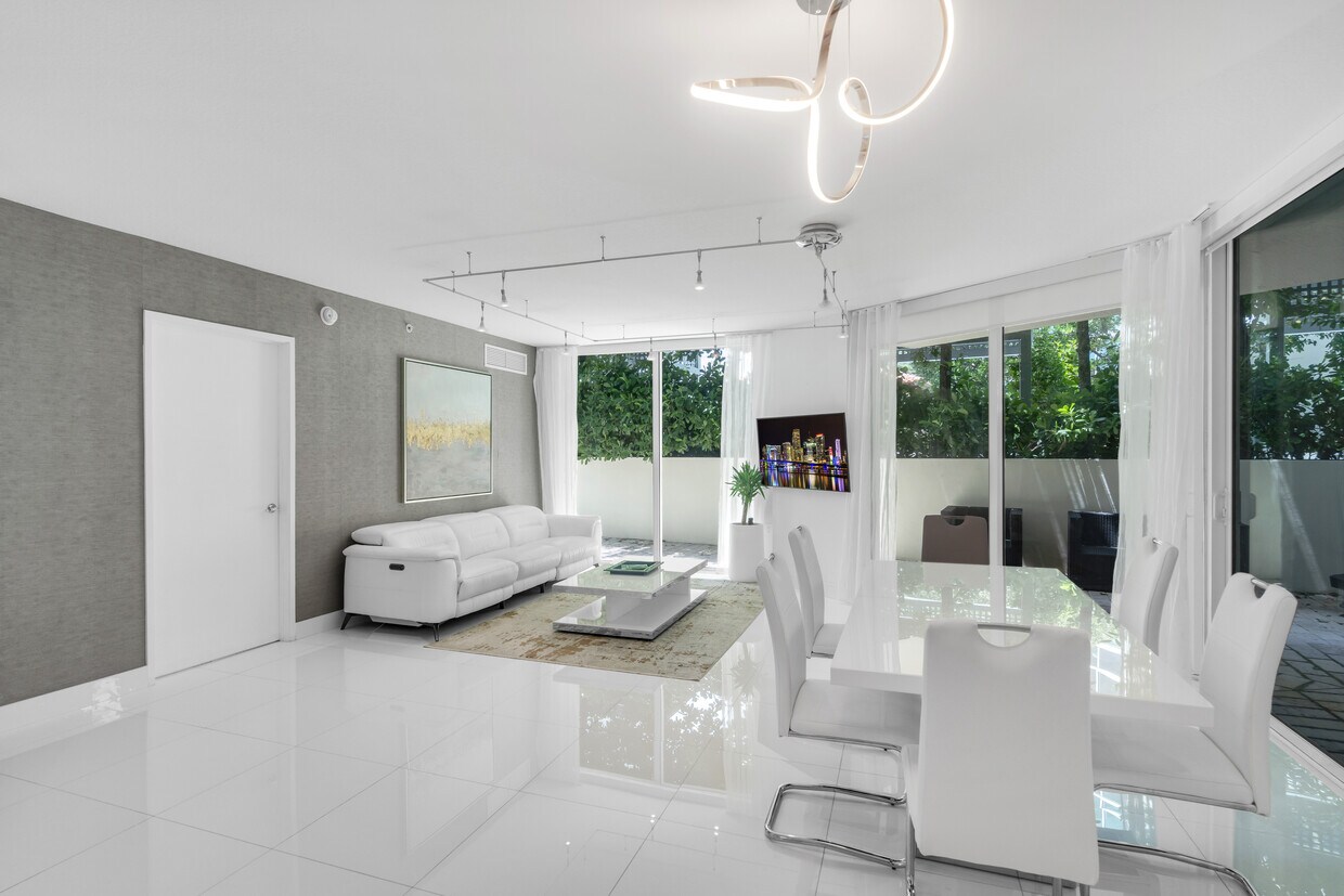 Primary Photo - 200 Sunny Isles Blvd