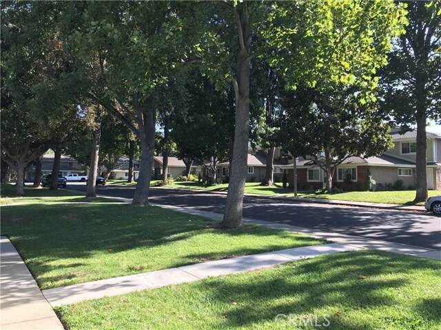 Building Photo - 3049 Knollwood Ave