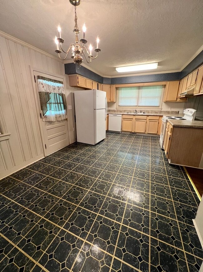Building Photo - 3BD/ 2BA in Bellview Estates