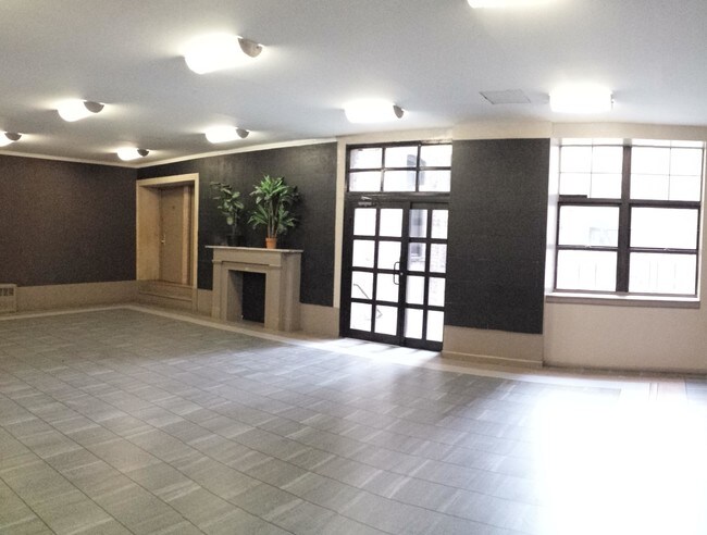 Foto del edificio - 585 E 21st St