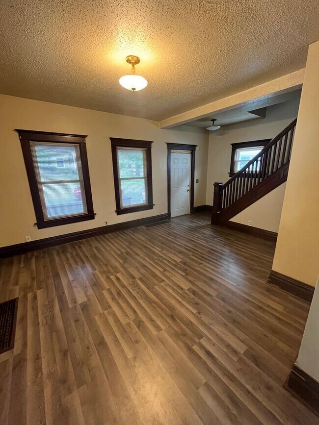Building Photo - 3 br, 1 bath House - 606 N 9th Street