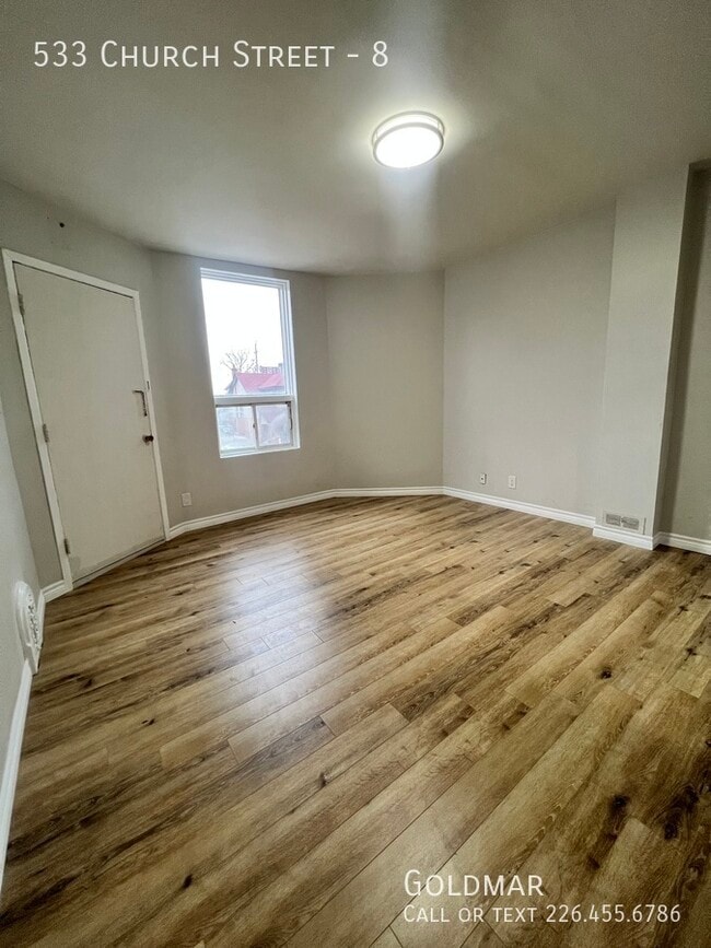 Photo du bâtiment - 1 Bedroom With Private Balcony Located Close to Downtown