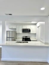 Building Photo - 906 E Tiffany Dr