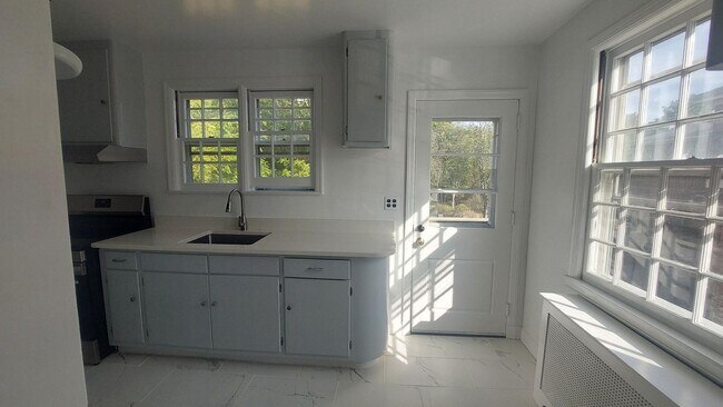 Foto del edificio - Cape Style Single Family 2 Bedroom/ 1 Bath...