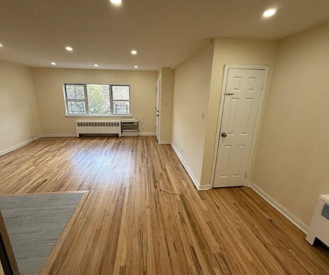 Building Photo - 430 W 259th St